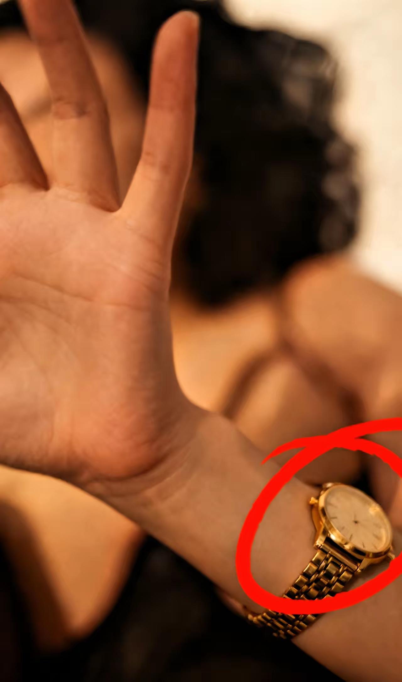 丢人丢到姥姥家了！上海金店付婷婷这件事，哪是什么遇人不淑，与其怪别人，不