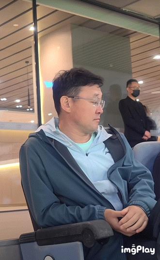现在孙继海可能真到体会到搞青训的不易了，没钱可以众筹，没人可以去挖，没场地可以慢