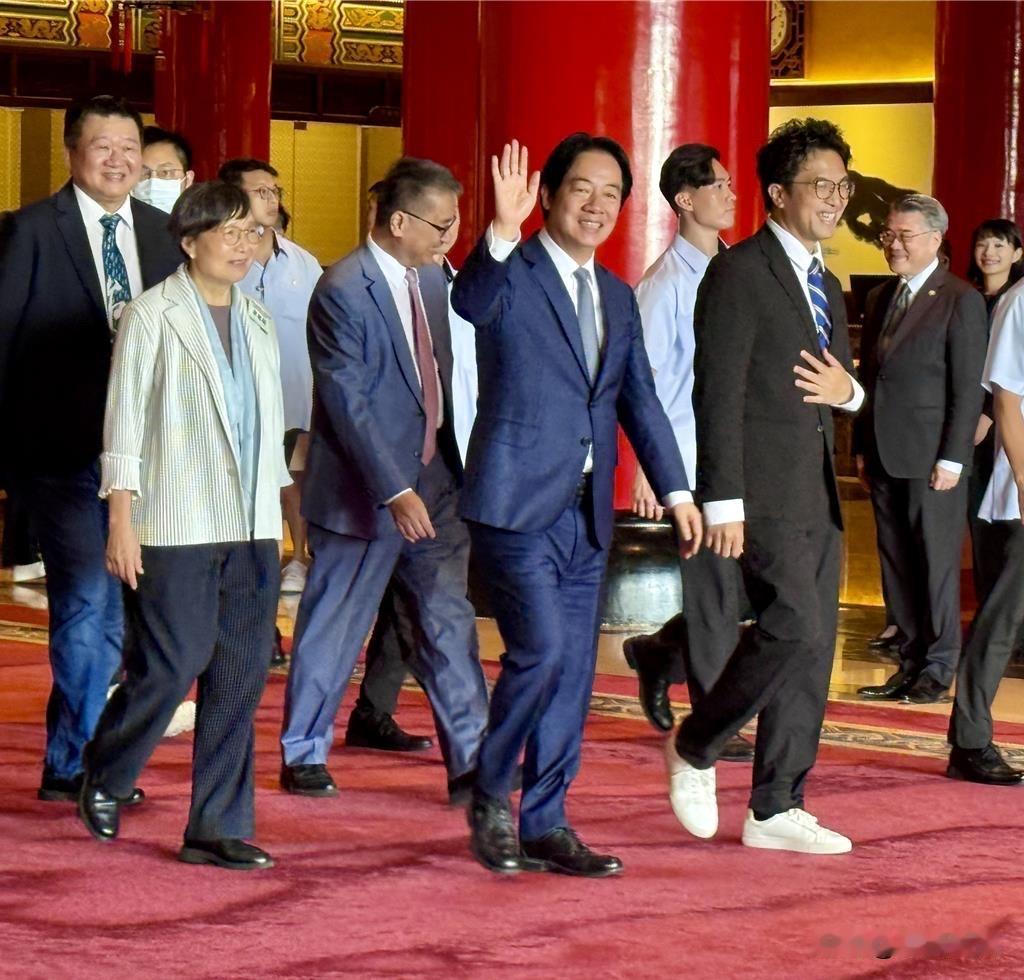 离谱绿营民调刷屏！前美丽岛资深专家跳槽绿营后，狂吹沈伯洋稳拿全胜、完全执政台