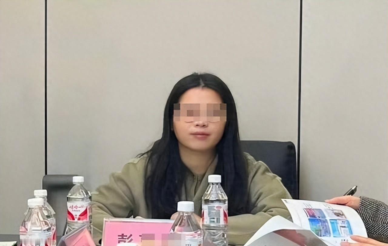 长沙副处长彭某某被停职了一点也不冤！这都是她自己的选择，要不是网络曝光，她可能一