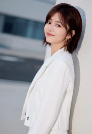 为什么许多剧组拍戏都找谭松韵？ 说白了，不是她有多漂亮，也不是因为她的演技好