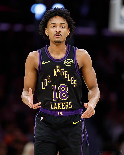 签约巴夫金后，湖人的15人名单已满！看上去今年买断市场没有什么特别值得捡漏的，去