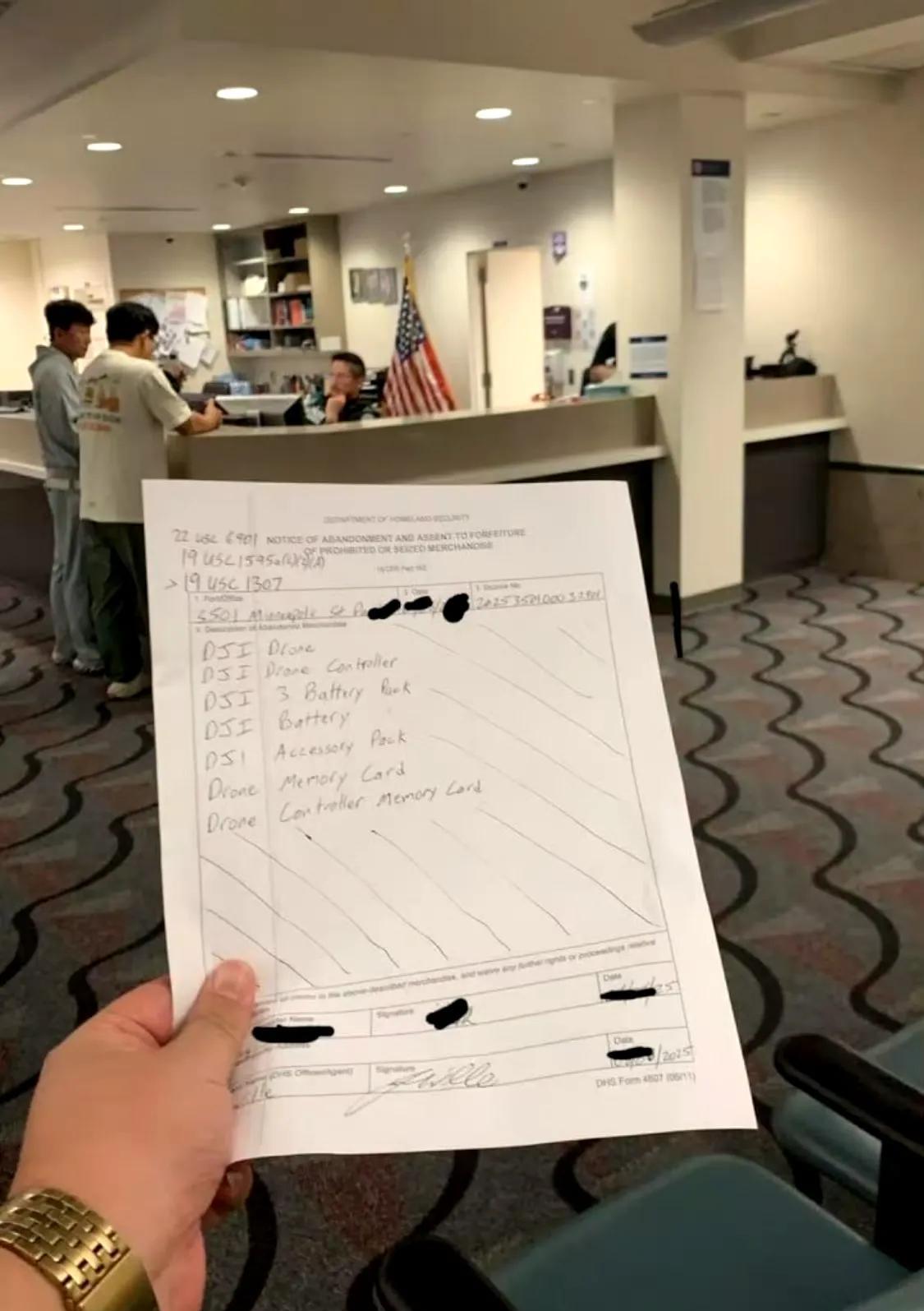 男子带高配大疆无人机入境美国，无人机被扣押，跟海关起冲突全家遭吊销签证遣返。真