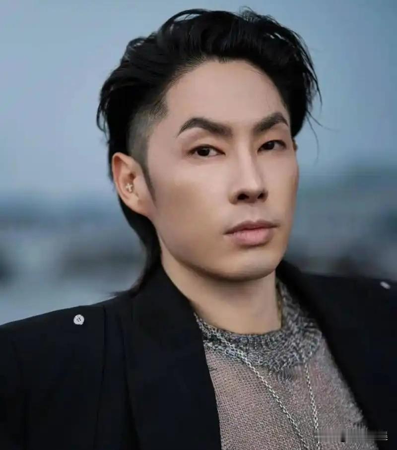 47岁吴建豪，令人意外！6月29号，吴建豪毫无预兆在社交平台官宣了再婚喜讯