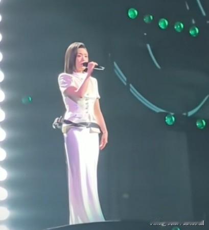 定位民族歌手是徐子尧正确的选择网友们都清楚，徐子尧现在走的是民歌路线，她的嗓