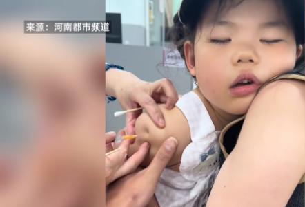 “我的天呐，这也太惊险了！”2025年6月，湖北潜江，一对父母带着孩子去医院里