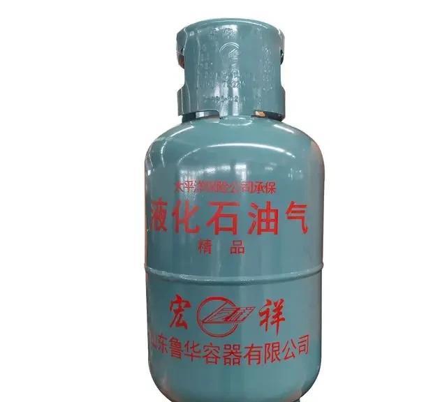 这样人竟然也能当老板？现在乡镇上的液化气老板比以前蛮横多了，以前群众来充气笑脸