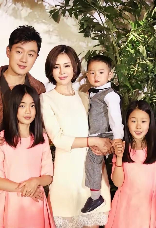 佟大为、关悦2007年结婚，婚后生育了两个女儿、一个儿子，大女儿17岁了，身高1