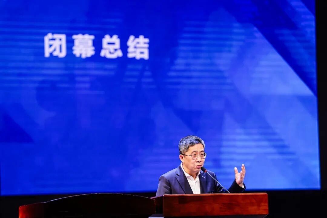 许基仁是实在是没成绩拿来说了吗？因为他在中国足协教练员研修大会上说：“这次U