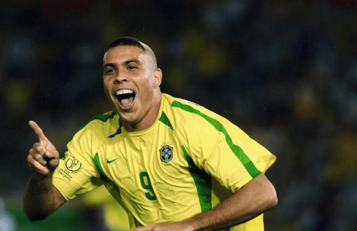 队报: 02年世界杯前, 大罗狂吃鹅肝不给别人留