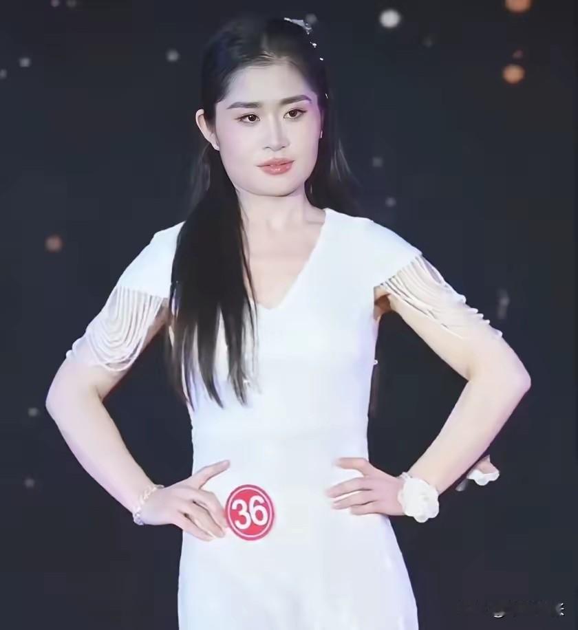 2025全球中华小姐辽宁赛区冠军张倩一亮相便引发热议。照片流出后，网友争论不休。