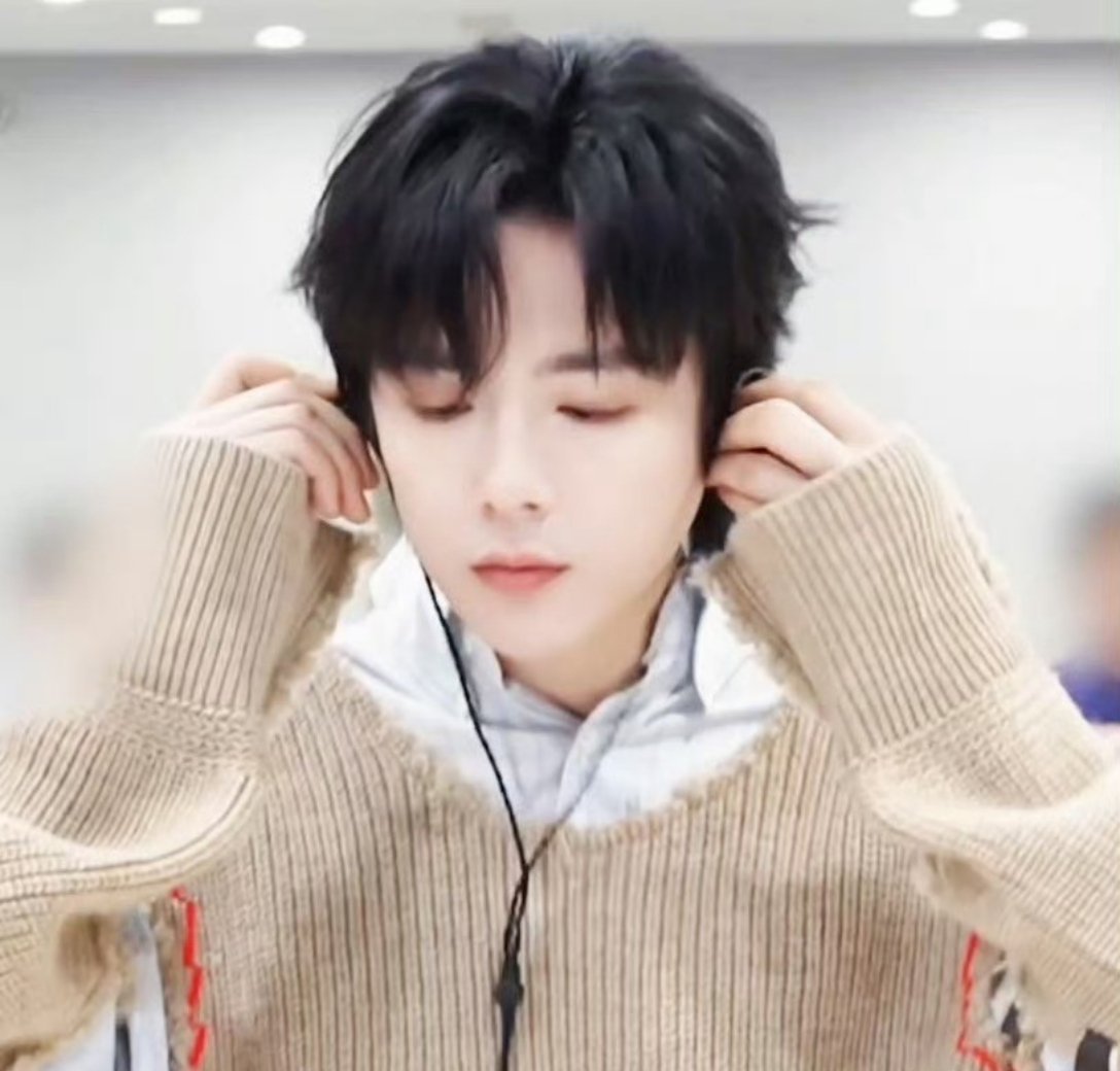 刚刚又盘了一遍直播，他不让叫香香饱饱，我——香香饱饱晚安💤。[捂脸哭][捂脸哭][