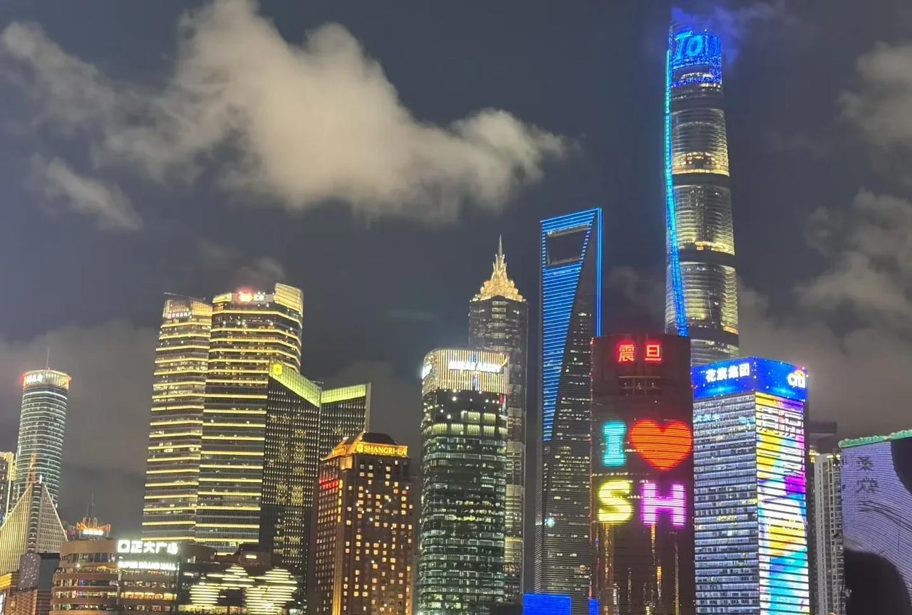中央八项规定精神实施以后，特别是今年深入开展学习教育以来，严查违规吃喝，KTV和