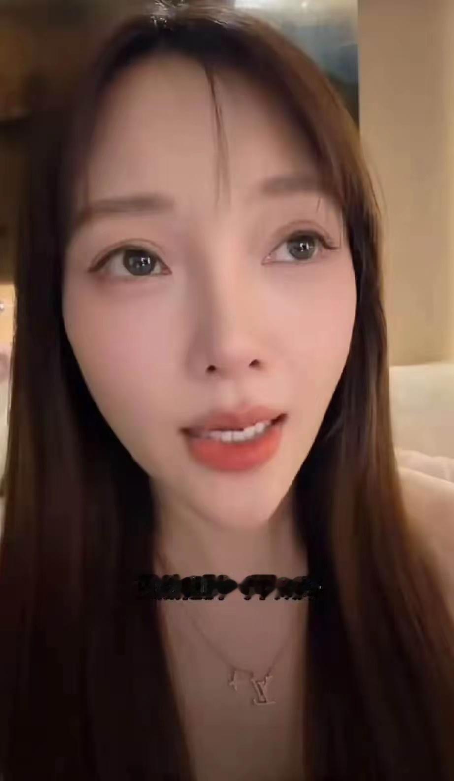 你让贾乃亮听到了，情何以堪？李小璐说我现在后悔了，年轻的时候不该恋爱脑，那时候自