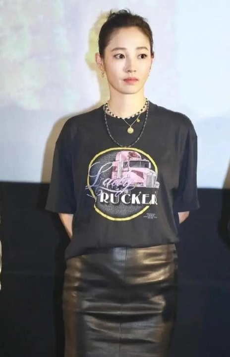 白百何这是又怀上了吗？小肚子有点不一样哟