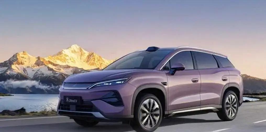 深圳发布会，比亚迪甩出11款新车，从15万家用到130万豪华，越低价位越狠，全系