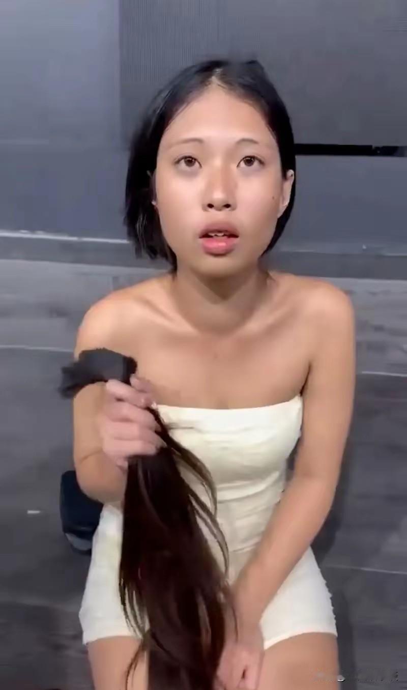 一泰国年轻女子在网上认识了一名酒吧男模，经过几次网聊后，自认为已经确立恋爱关系，