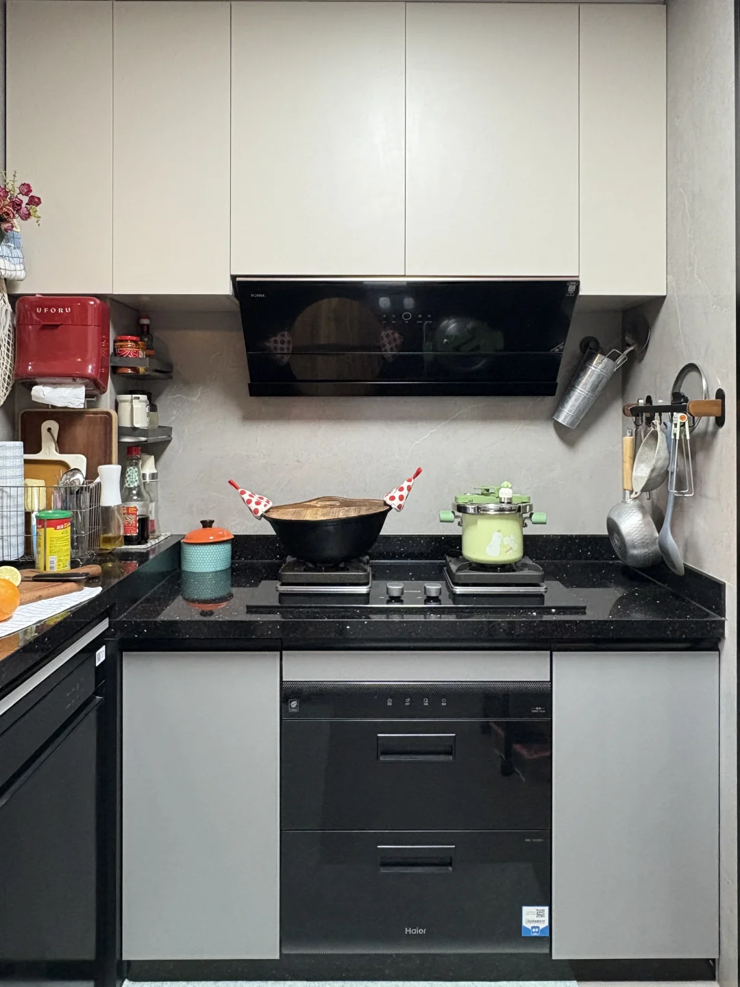 我妈说:这巴掌大的厨房被我布置得井井有条