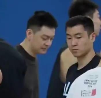 杨鸣去了一趟美国，回来后就表示下赛季有望夺得第五冠。杨鸣去美国最大的收获有三个方