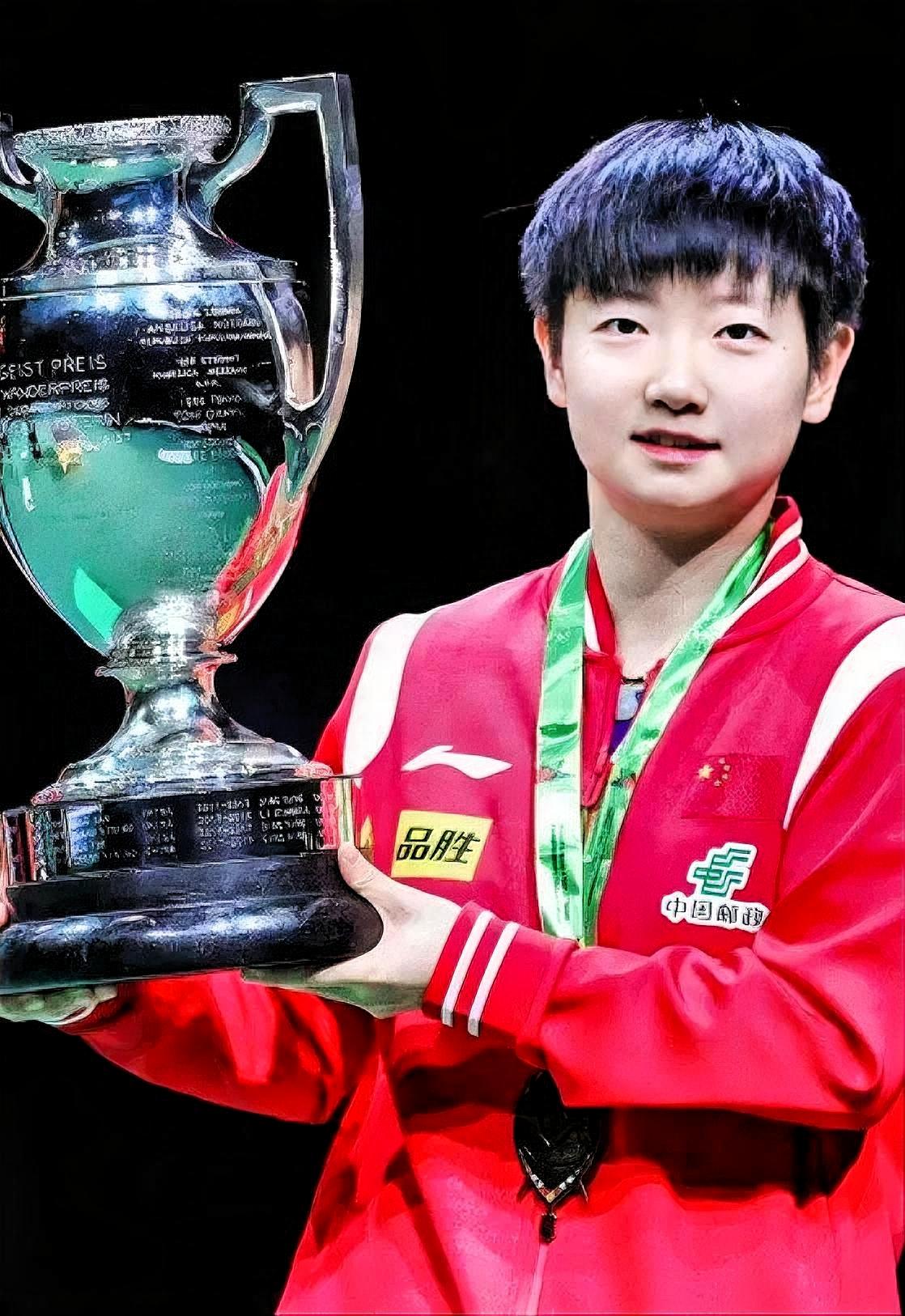 1. 排名霸榜且优势断层：截至2025年第48周，她已连续176周稳坐女单世界第