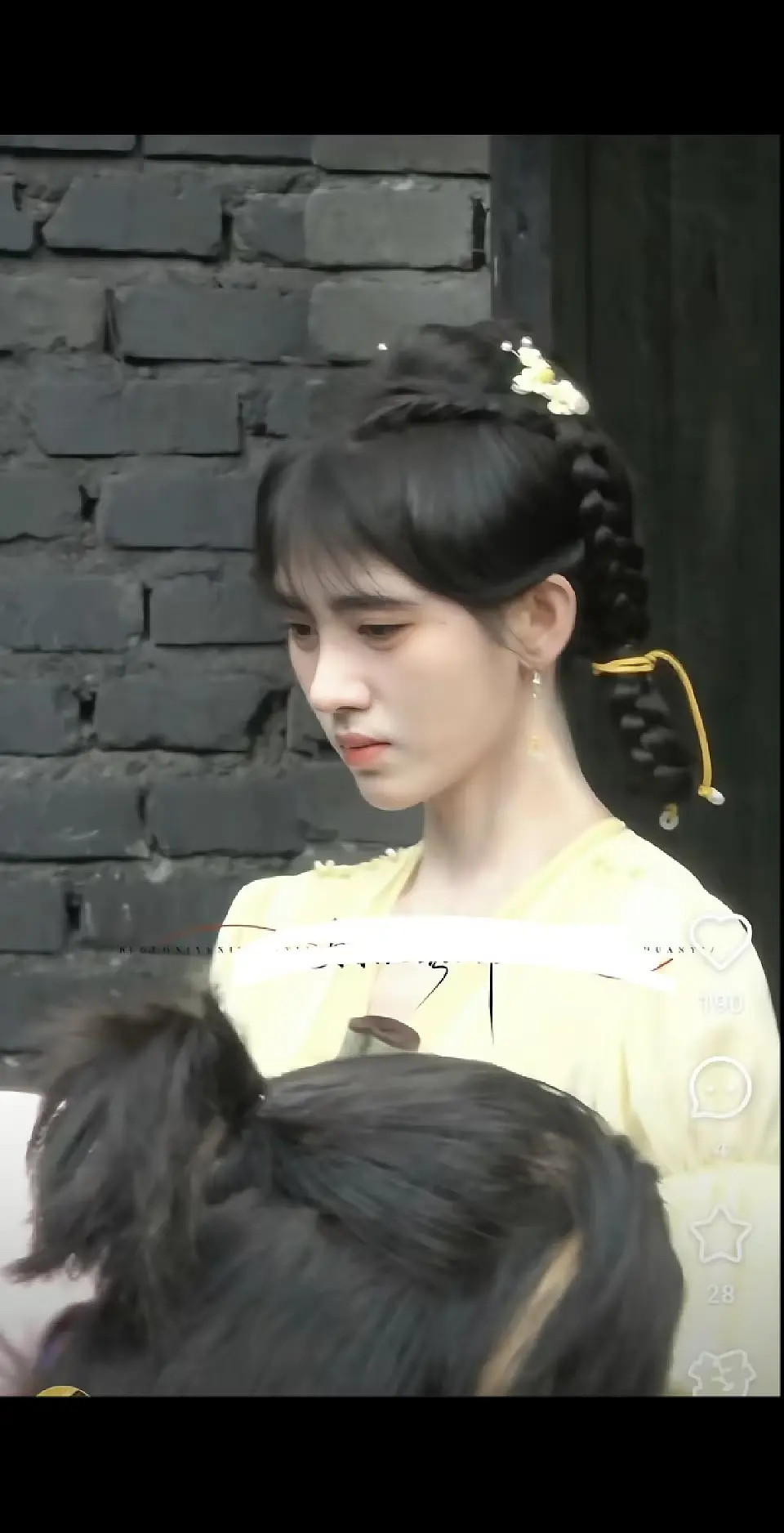 迪丽热巴和鞠婧祎都是安能辨我是雄雌