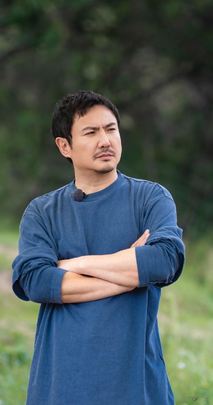 46岁的沈腾，只要不塌房，演不演戏已经无所谓了。因为他的本事从来不在“演”这个字上。别人靠角色活着，