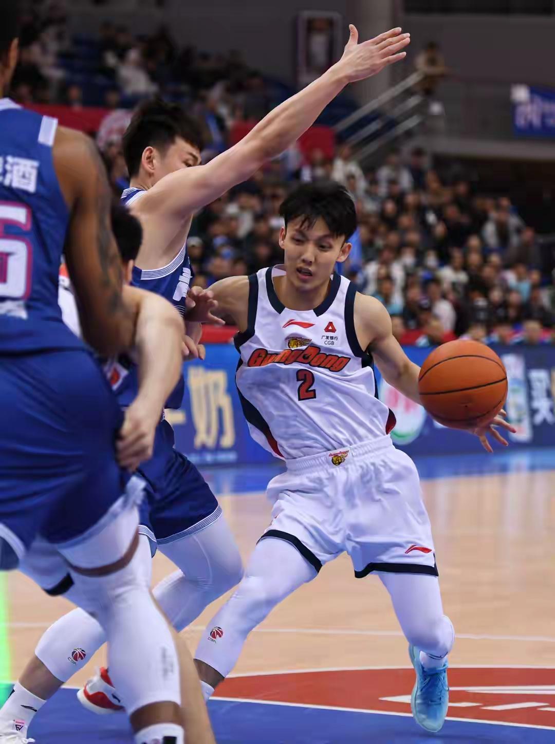 随着广东110-105逆转青岛，一共有5个没想到：1、没想到麦考尔拿了43分