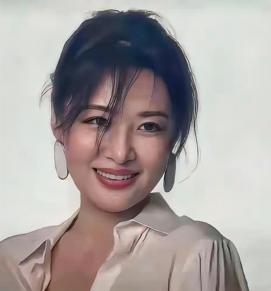 昔日的央视主持人，比倪萍、李红，都美，从头美到脚，央视第一美女，你还记得她吗