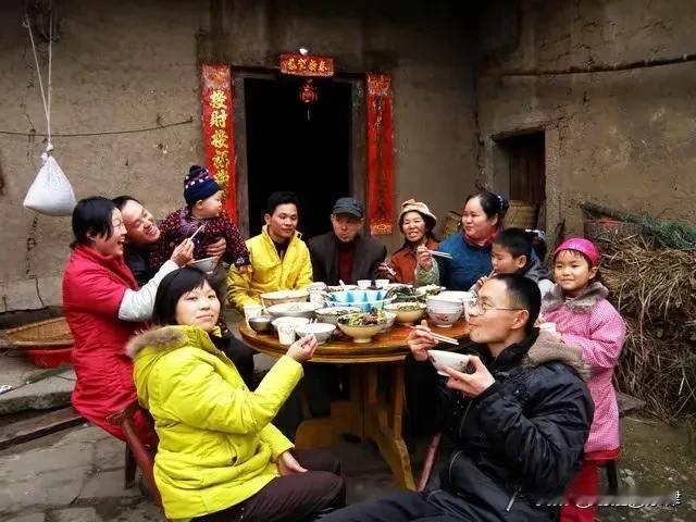 昨天舅舅一家到我爸妈这里拜年，5、6个人空手来，在家里吃了中饭，吃完饭跟我妈打了