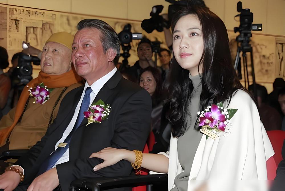 汤唯她爸，在五台山画了12年佛像，怎么也想不到，女儿竟脱光衣服躺在梁朝伟身下，被