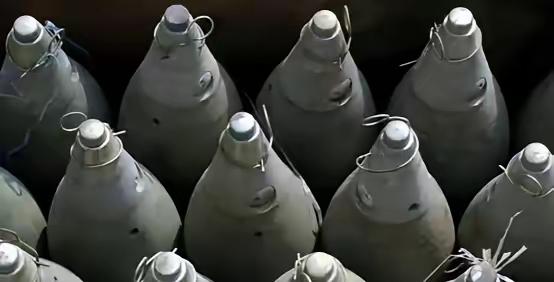 1938年，国军一团长发现友军遗弃的上万发炮弹，他没上报反而借来4门炮，一小时歼