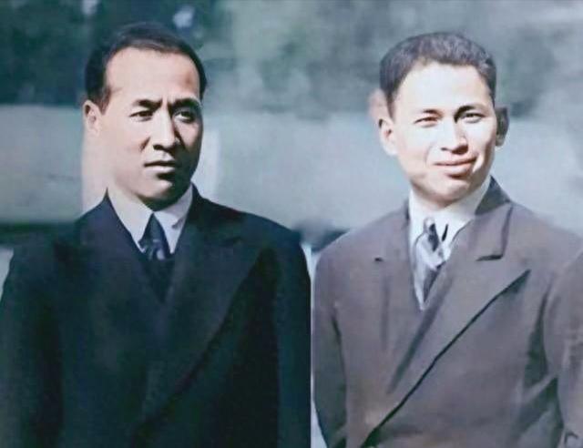 1940年，林总（右）在苏联与李天佑将军合影。老照片