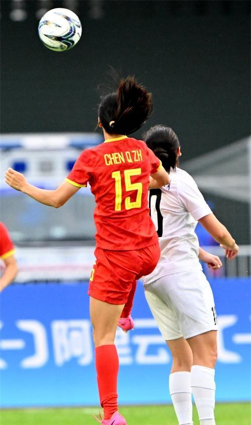 北青体育报道，中国女足亚运选拔不是主教练单方面说了算。谁在主导球员的选拔？报道