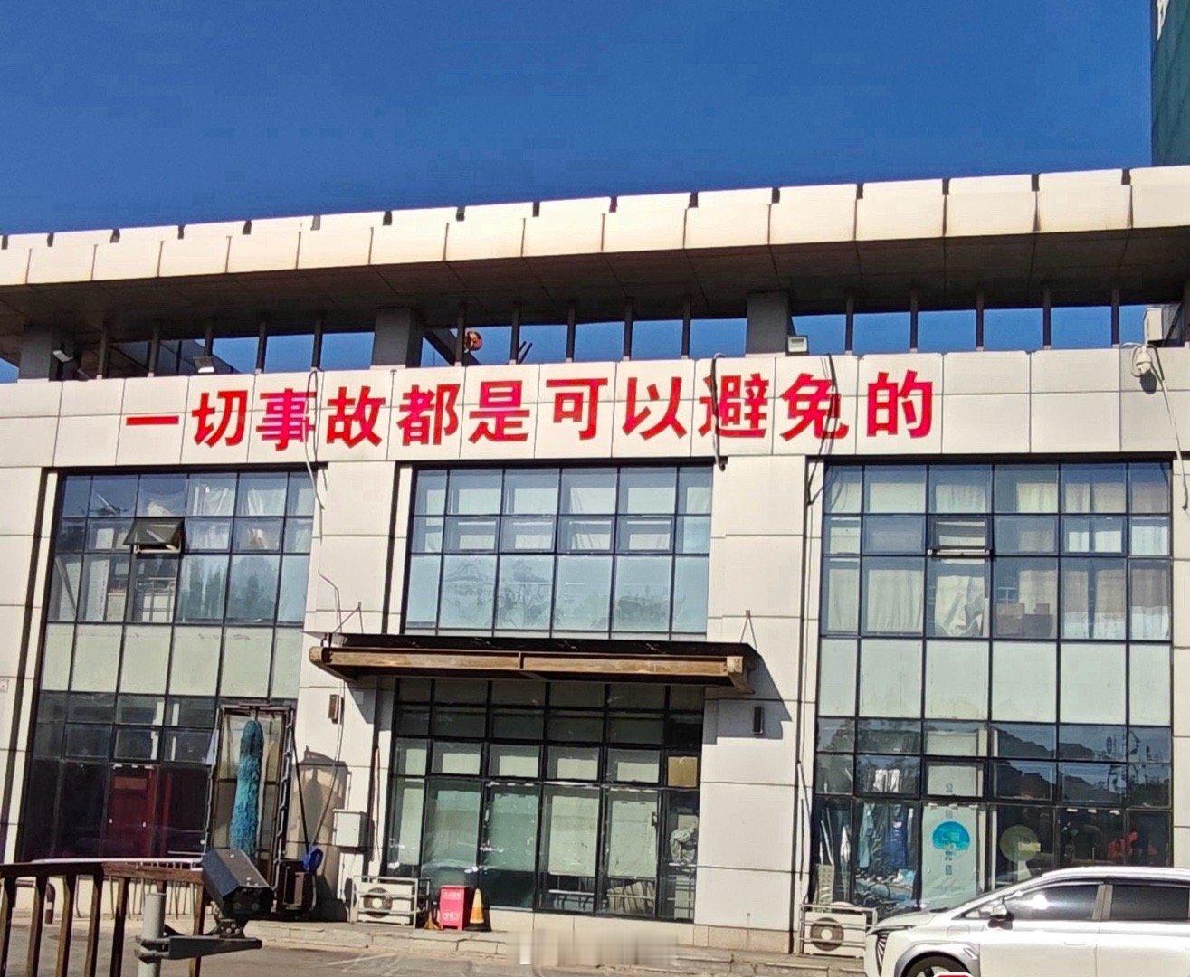 收盘了。大盘再创新高，昨天、今天皆横盘，明天正常来说，可以向下找5日线了。大金融