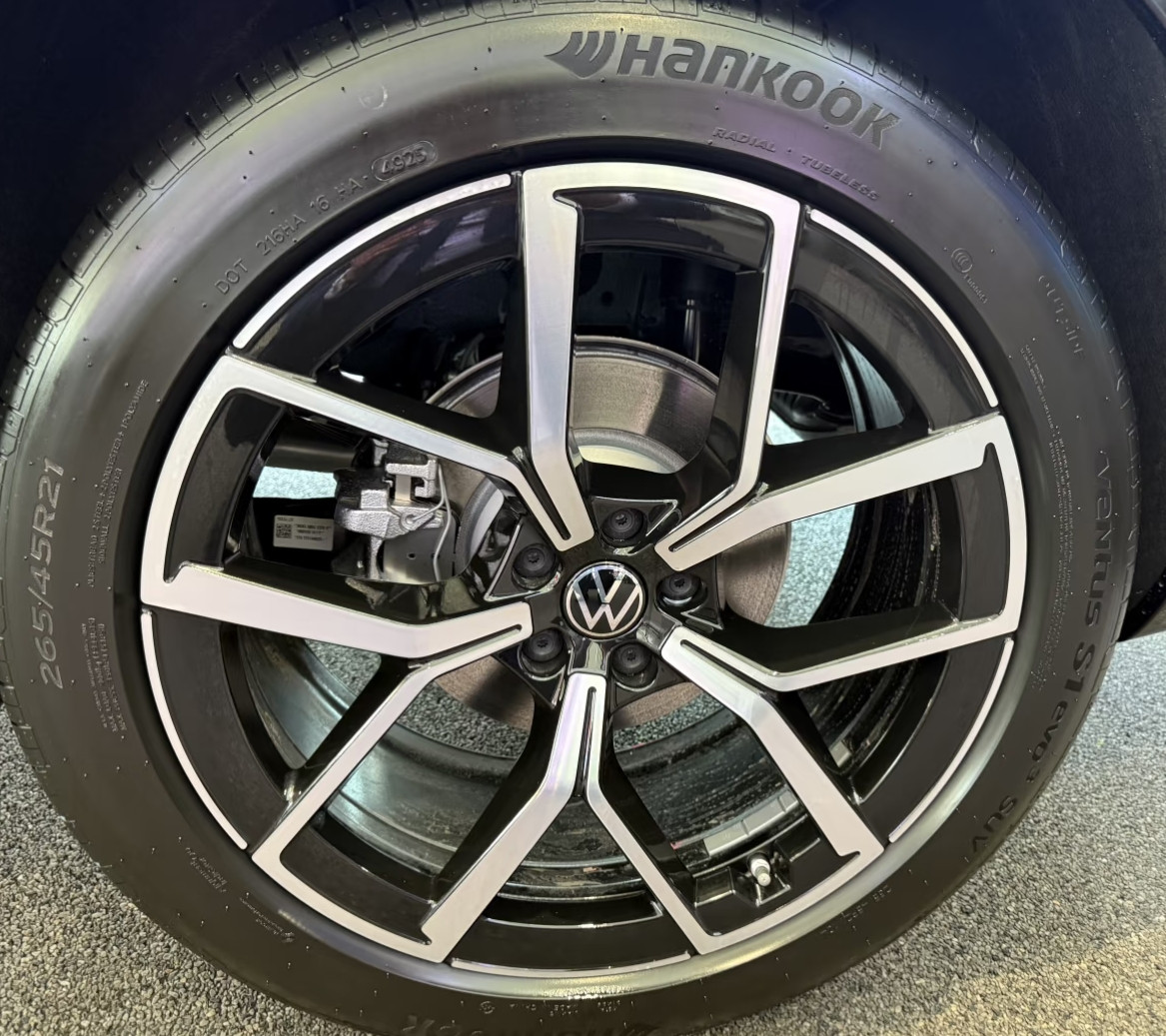 家人们，今天必须得好好唠唠一汽大众全新揽巡这外观，那真是升级得相当到位，直接把霸