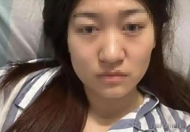 浙江永康，22岁的徐女士一家在镇上的村里经营着一家小店，平时帮父母收取快件，村里