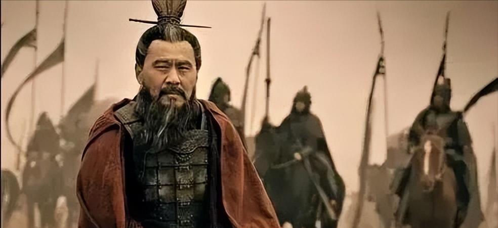 208年，曹操做主将35岁的蔡文姬，许配给22岁的董祀。新婚夜，看着这个已经生过