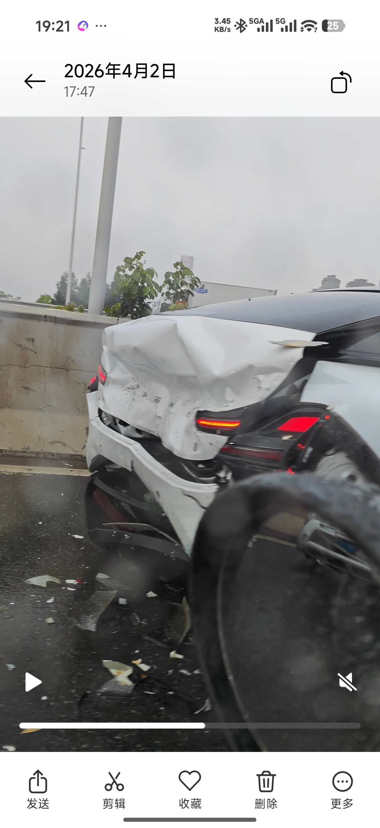 屁股受伤的总是小鹏啊