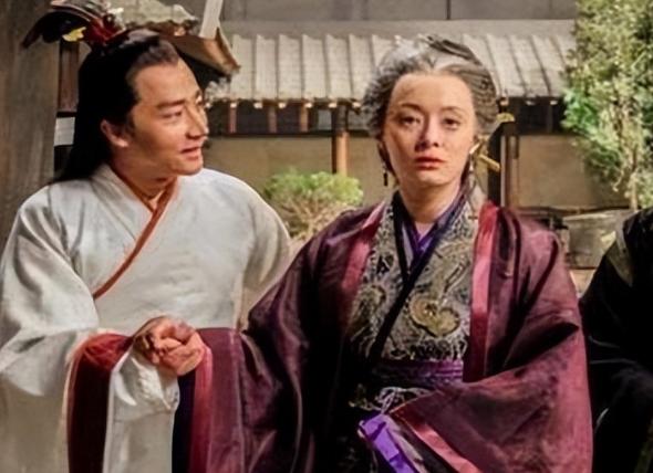 公元前265年，68岁的宣太后，宠幸26岁的美男魏丑夫，侍寝过后，太后意犹未尽：
