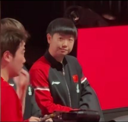 爱死你啦孙颖莎，你就是世界上最暖心的小天使！在梁靖崑单打失利后，孙颖莎一直在