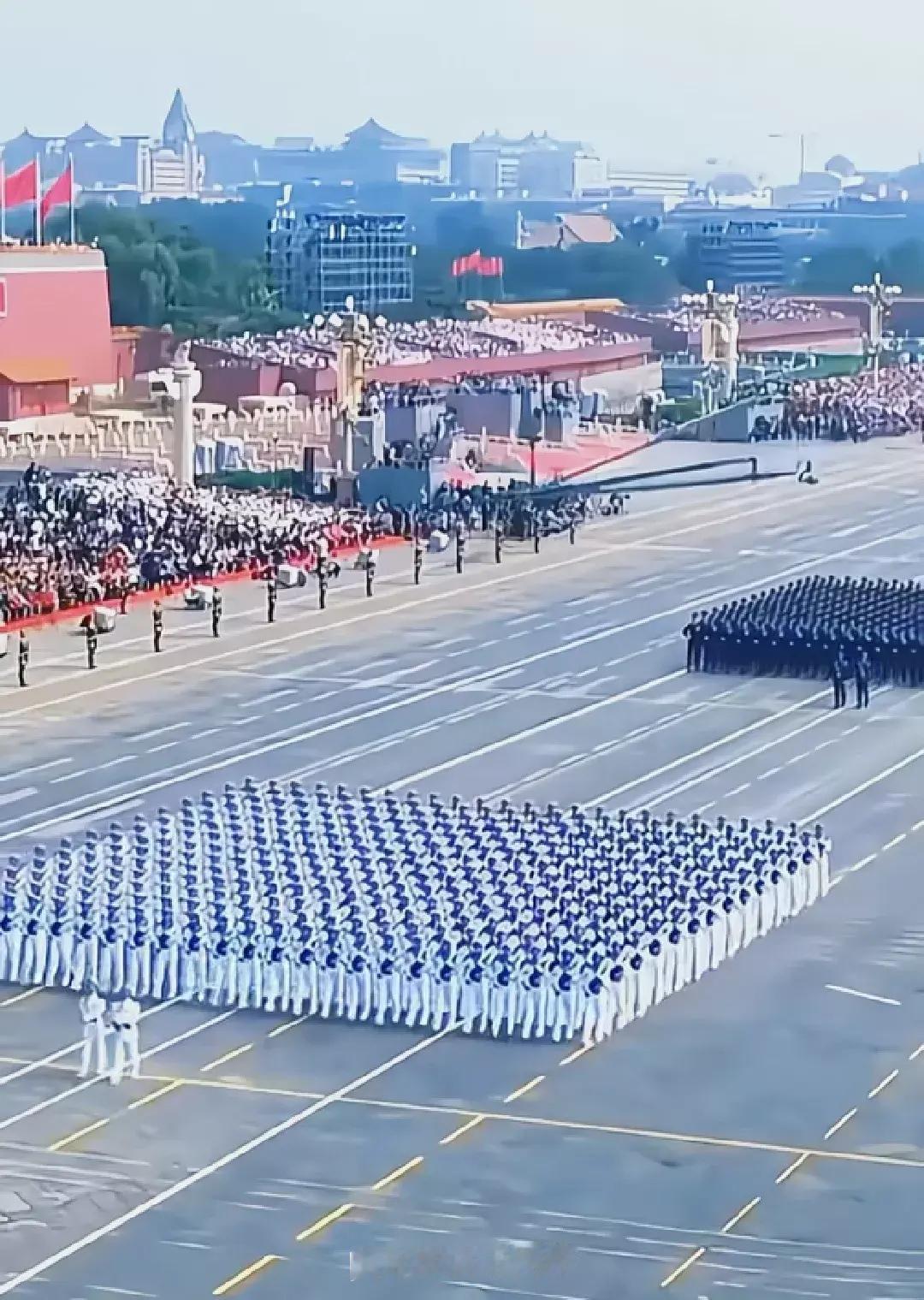 四个字形容祖国强大：稳若泰山！当今世界风云激荡，地缘冲突此起彼伏、经济波动