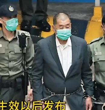 黎智英伏法，很多人却指向了赵少康，称他是赵智英。赵少康在镜头面前确实说了很多话，