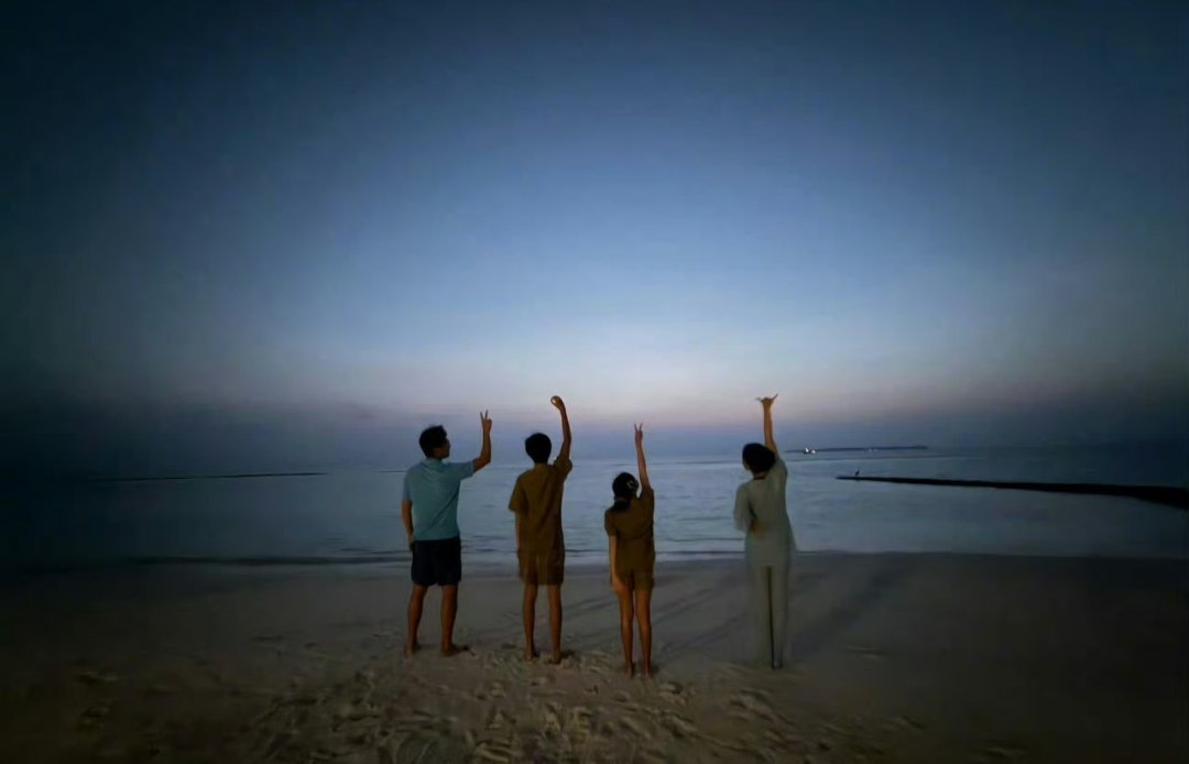 孙俪邓超2026全家福好幸福一家四口就这样幸福🥰