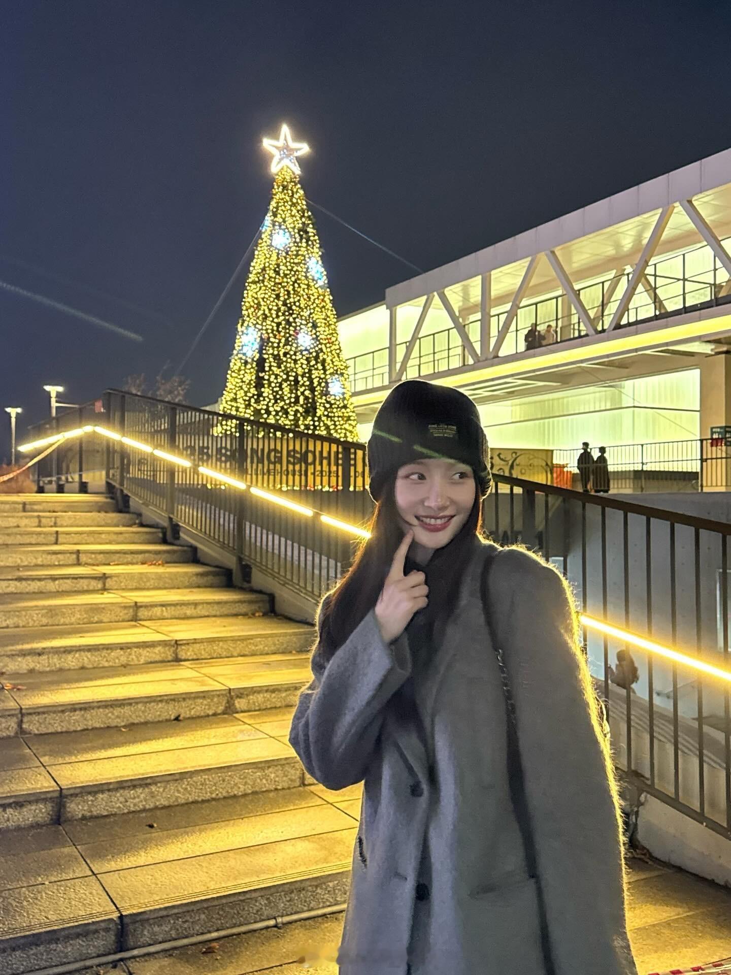 舒适的郑采妍私服