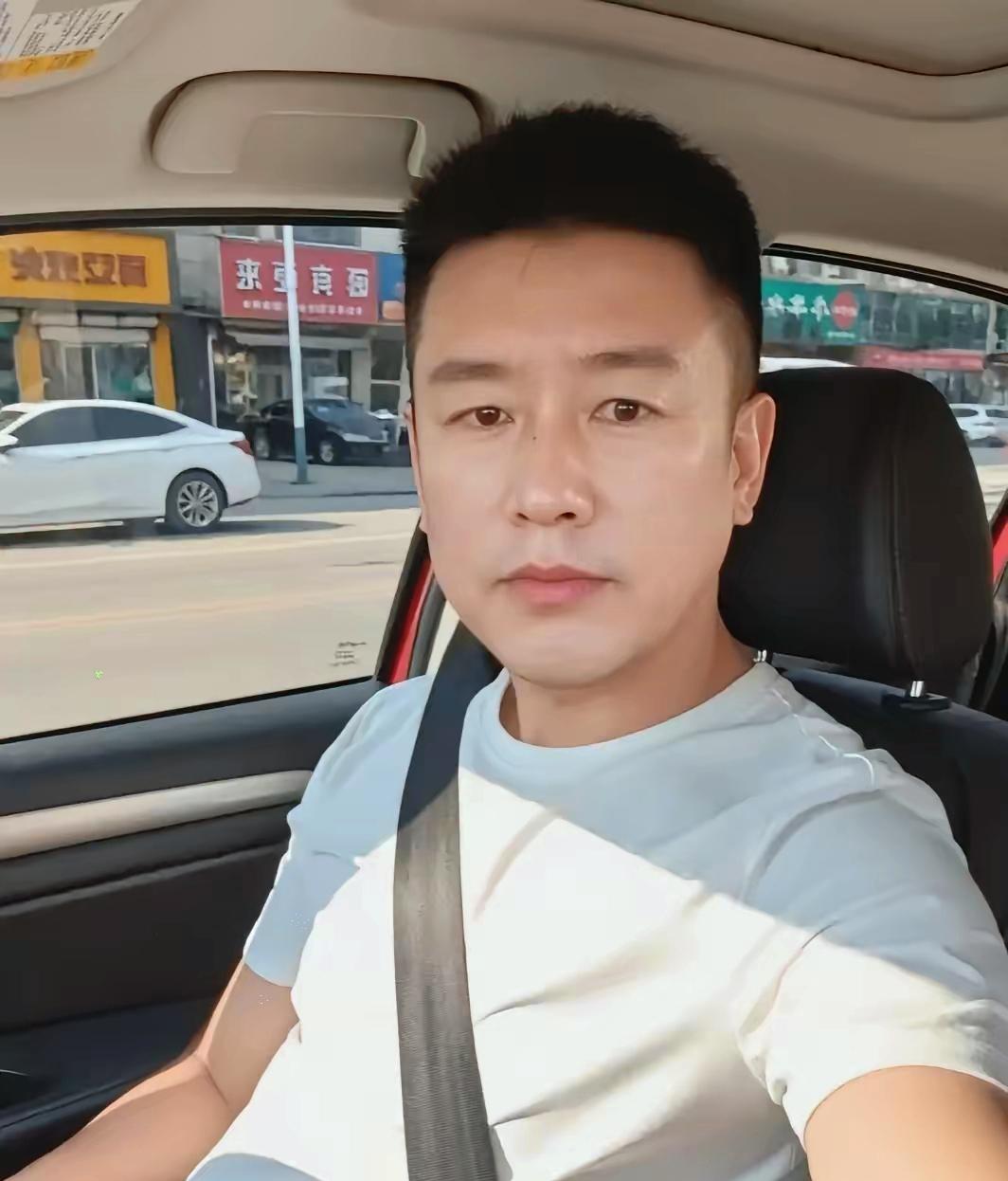 大家说说这是啥病啊！我堂哥43岁，得了一个怪病，有八年了。千万不能吹空调，一吹