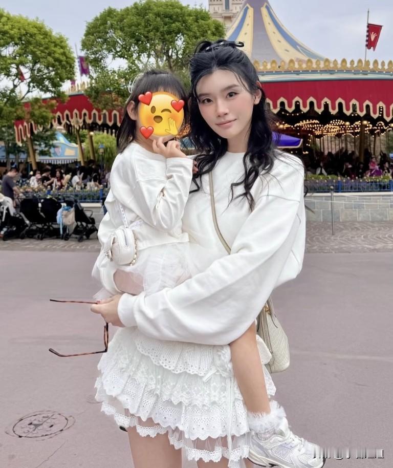 奚梦瑶啊奚梦瑶你这是真把“富养女儿”刻进DNA里了啊！才4岁的小R