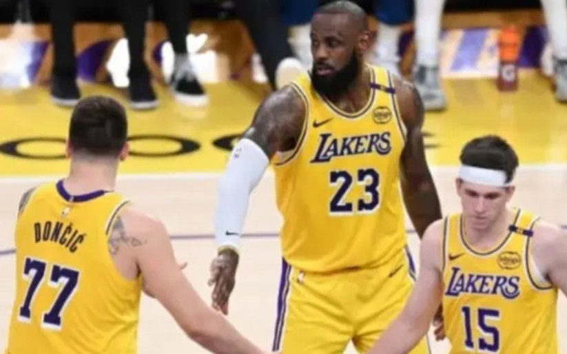 湖人108：125惨败太阳，一战打出三个不争的事实：1、老詹确实跑不动了，多