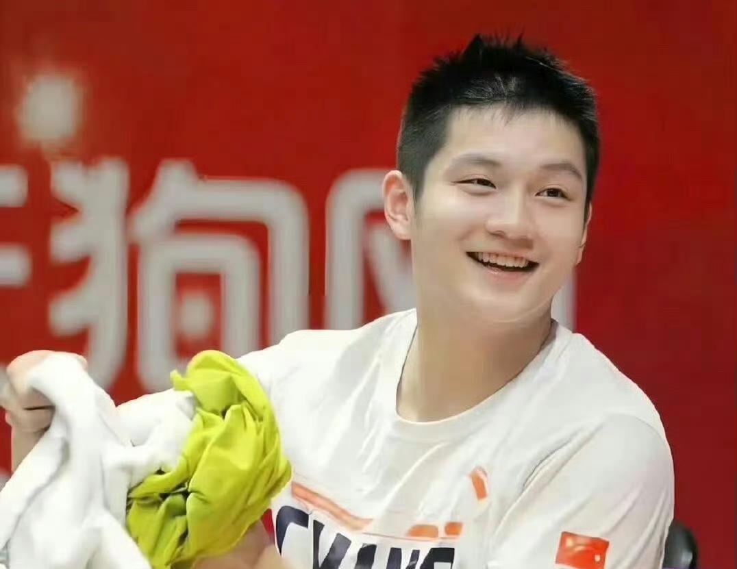 果然是从小就生活在镜头下的孩子，又看到东东几张没见过的照片！白白嫩嫩的，像糯米