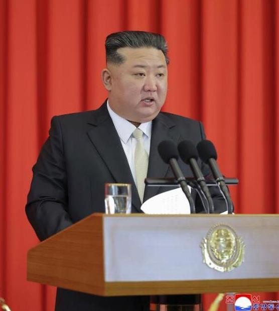 金正恩态度坚定，公开作出了一个承诺。 朝鲜领导人金正恩9日在纪念朝鲜建国77