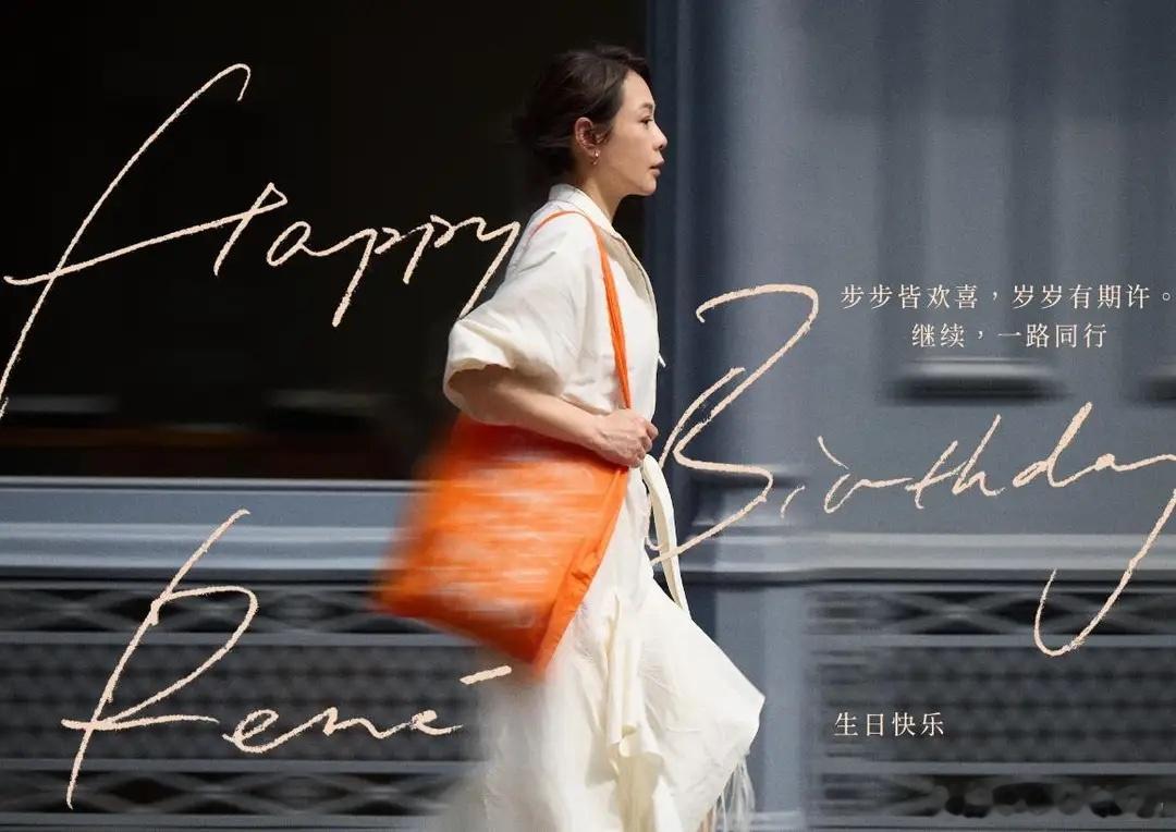 刘若英与老公儿子庆57岁生日，戴老花镜许愿，获儿子亲吻一脸幸福